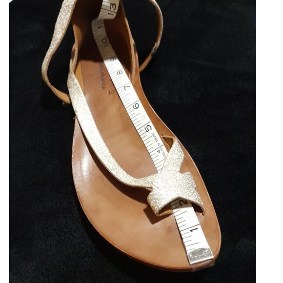 SOLD🟠🟠🟠🟠🟠🟠CYDWOQ Tomcat Sandal Metallic Gold White  SZ40 (9) Preowned - Picture 2 of 12